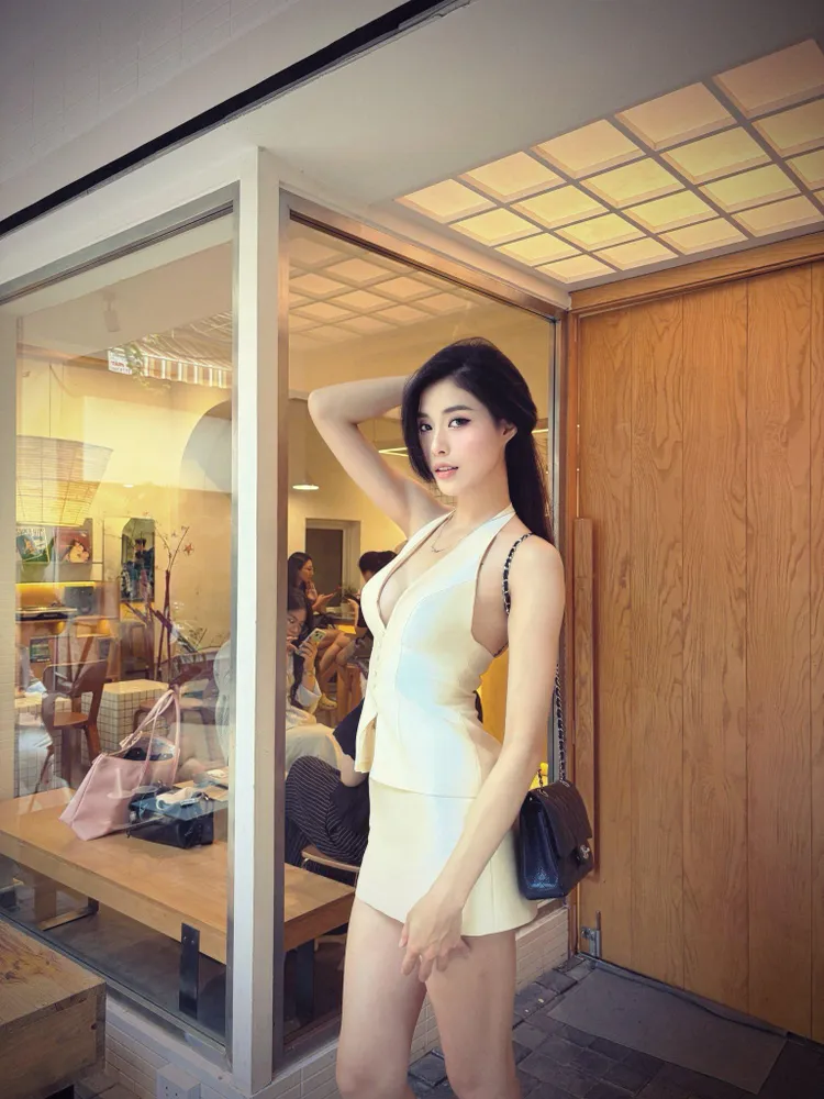 Đặng Thu Huyền khiến fan “đứng ngồi không yên” khi khoe body cực phẩm dịp Trung thu