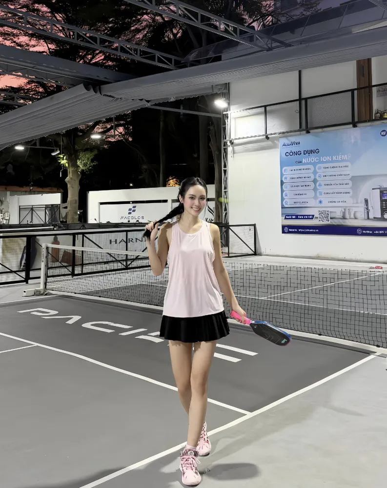 Á hậu Vũ Thúy Quỳnh khoe visual ‘đỉnh chóp’ cùng môn thể thao hot trend