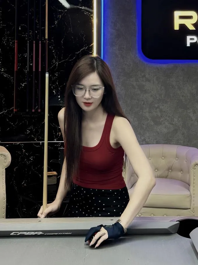 Cộng đồng mạng dậy sóng vì nữ cơ thủ xinh đẹp như minh tinh