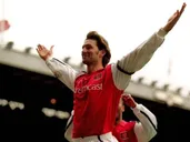 Top 5 trung vệ vĩ đại nhất Premier League: Van Dijk lép vế trước huyền thoại MU