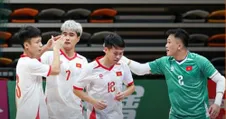 Đè bẹp Trung Quốc 7-2, futsal Việt Nam chạm tay vé VCK châu Á