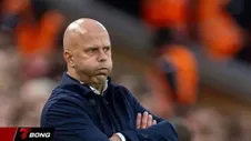 HLV Arne Slot thừa nhận áp lực sau trận thua Brighton và nguy cơ văng khỏi Top 4