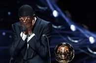 Dembele giành Quả Bóng Vàng: Thiên tài lạc lối vươn lên bằng ý chí con người