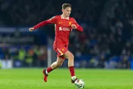 Morton hoàn tất bản hợp đồng chuyển từ Liverpool sang Lyon khi Robertson dẫn đầu lời tri ân