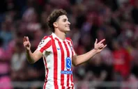 Barcelona Nhắm Tới Cựu Tiền Đạo Man City: Lựa Chọn Mơ Ước Cho Flick?