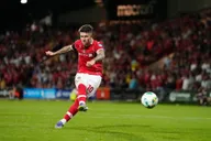 Kịch tính Hollywood tại Wrexham khi họ lội ngược dòng bù giờ nghẹt thở để đánh bại Hull trên chấm luân lưu