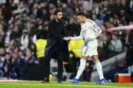 Kylian Mbappe và cái đầu gối phơi bày sự mục nát của một đế chế