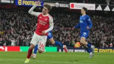 Arsenal 2-0 Everton: Thần đồng 16 tuổi giải cứu ‘Pháo thủ’