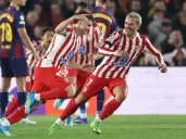 Barca 0-2 Atletico: Thẻ đỏ của Cubarsi và siêu phẩm của Alvarez định đoạt trận nội chiến
