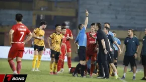 HLV Popov Lĩnh Án Phạt Nặng Sau Sự Cố Sân Hàng Đẫy