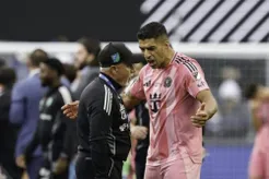 Cựu tiền đạo Liverpool Luis Suarez nhận án phải cấm đá 6 trận vì sự việc khạc nhổ