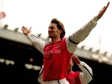 Top 5 trung vệ vĩ đại nhất Premier League: Van Dijk lép vế trước huyền thoại MU