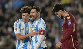 Argentina thua trong ngày vắng Messi
