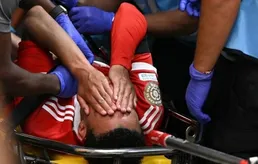 Neuer nổi cáu với Donnarumma vì khiến Musiala chấn thương