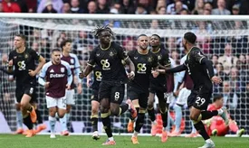 Burnley thất bại trước Villa, Ugochukwu lập công muộn màng