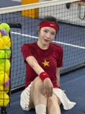 Loan Barbie diện trang phục ấn tượng trên sân pickleball