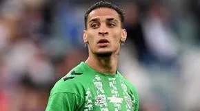 Antony chia sẻ khó khăn tại MU, fan phản ứng trái chiều