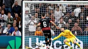 Ngôi sao trẻ tỏa sáng, Real Madrid khiến Barca chưa thể mở party