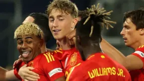 Yamal lại bắt chước kiểu mừng bàn thắng của Ronaldo