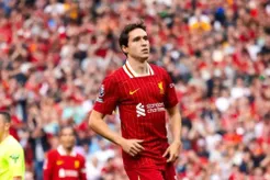 Chiesa được liên hệ chuyển đến Milan khi Slot nêu rõ lập trường chuyển nhượng tại Liverpool