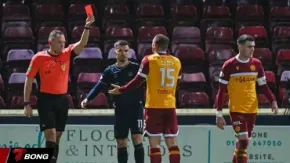 Trưởng ban trọng tài Scotland họp khẩn và nỗ lực xoa dịu làn sóng phẫn nộ về VAR