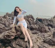 Nhật Linh – vợ Phan Văn Đức, thu hút ánh nhìn với loạt ảnh bikini cuốn hút