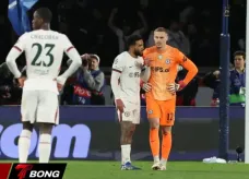 Thảm kịch Champions League khi thủ môn Jörgensen mắc sai lầm khiến Chelsea thua đậm PSG 2-5