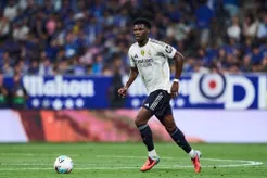 Real Madrid khước từ đề nghị 100 triệu euro từ Ngoại hạng Anh cho trụ cột hàng tiền vệ - báo cáo