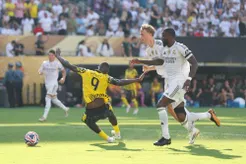 Hậu vệ Real Madrid lên tiếng xin lỗi sau thẻ đỏ đắt giá trước Dortmund