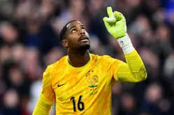 Sai lầm của Sanchez mở đường giúp Chelsea theo đuổi Mike Maignan