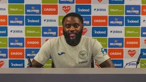 Cựu cầu thủ Arsenal tái ký với đội bóng cũ sau khi hợp đồng hết hạn