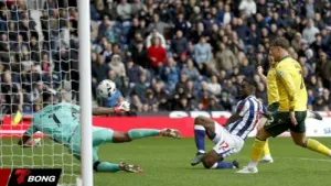 Parkinson dọa gửi hồ sơ bằng chứng sau khi Wrexham hòa kịch tính West Brom vì penalty gây tranh cãi