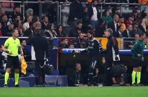 Alisson bị loại khỏi trận đấu với Chelsea sau chấn thương tái phát