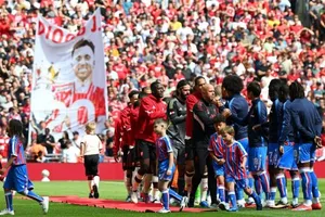 HLV Liverpool Arne Slot lên tiếng sau khi CĐV Crystal Palace làm gián đoạn lễ tưởng niệm Diogo Jota tại Wembley