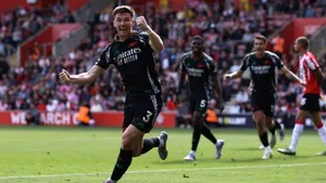 Southampton 1-2 Arsenal: Pháo thủ giành chiến thắng nghẹt thở phút chót