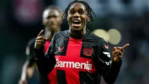 Lớn lên ở Manchester, gia nhập Liverpool - gặp gỡ chàng Frimpong yêu đời