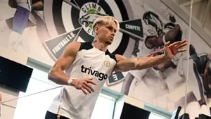 Mudryk khiến fan Chelsea bất ngờ khi vào vai HLV “bất đắc dĩ”