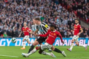 Newcastle đánh bại Spurs 2-0 để tiếp tục bảo vệ chức vô địch Cúp Carabao