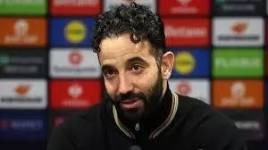 Người mẫu nổi tiếng lên tiếng bảo vệ HLV Amorim giữa bão chỉ trích