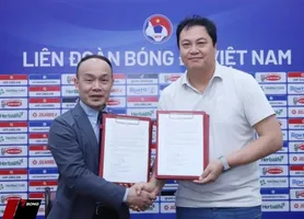 VFF chính thức giữ chân HLV thủ môn Lee Woon-jae đến 2027 sau cú ăn ba lịch sử
