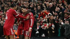 'Konate xuất sắc nêu gương' - Van Dijk