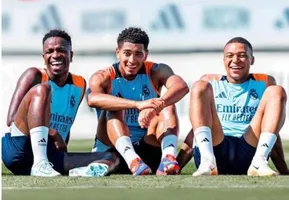 Hansi Flick tìm cách dung hòa Bellingham trong bộ ba BMV huyền thoại