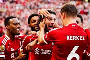 Vấn đề nổi cộm của Liverpool vẫn chưa được giải quyết dù có chiến thắng quan trọng trước Arsenal
