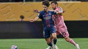 Mất kiểm soát, Lionel Messi đã đấm Vitinha