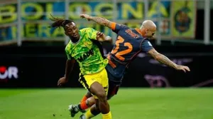 Chiến thắng nghẹt thở giúp Inter trở lại cuộc đua vô địch