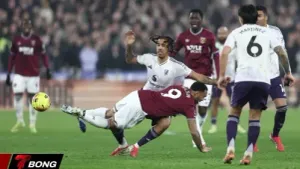 CĐV Man Utd 'Chết Lặng' Sau 500 Ngày Chờ Cắt Tóc