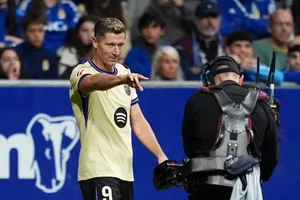 Barcelona lội ngược dòng để giành chiến thắng quan trọng tại Real Oviedo