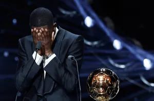 Dembele giành Quả Bóng Vàng: Thiên tài lạc lối vươn lên bằng ý chí con người