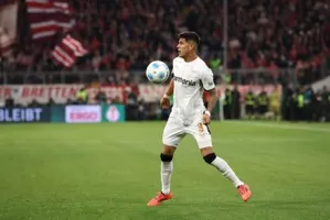 Arsenal chính thức đạt thỏa thuận chiêu mộ Piero Hincapie với giá 52 triệu euro