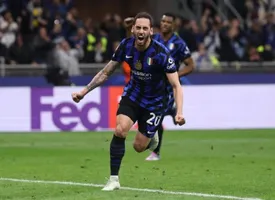 Ngôi sao Inter Milan Hakan Calhanoglu đáp trả chỉ trích của Martinez